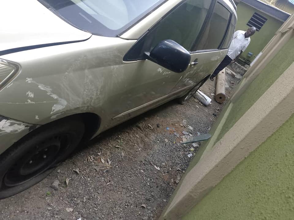 A picture of three different type Toyota Sienna 2006 model everything is working