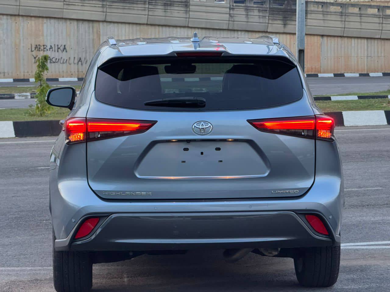 A picture of 2020 Toyota Highlander