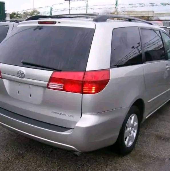 A picture of 08126875137 Auction Auction Auction Brand 2005 TOYOTA SIENNA FOR SALE