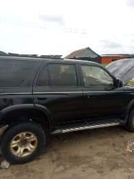 A picture of Toyota 4 Runner 2000 Sound engine and gear 2 3m