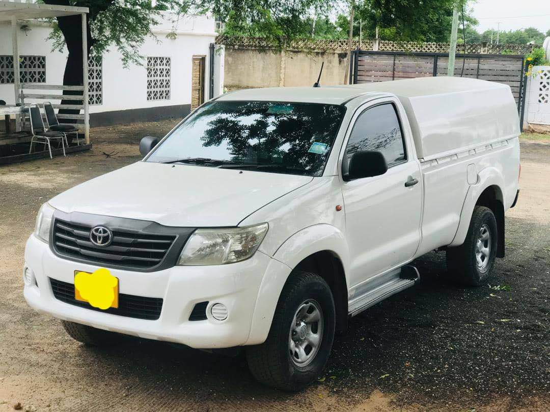 A picture of Toyota hilux0759411744 price 48 million year 2014 engine code 2kd