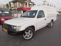 A picture of Toyota hilux single cabin GARI NZURI SANAAA Pearl White colour