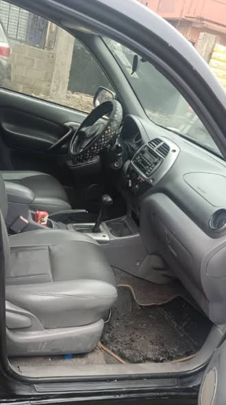 A picture of Fast Sale 2003 RAV4