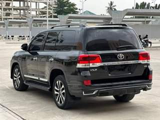 A picture of 2012 Toyota Landcuisel