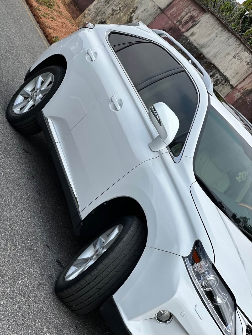 A picture of Lexus Rx350