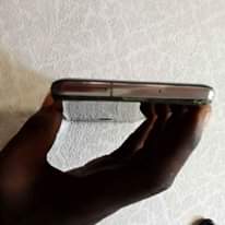 A picture of Samsung s10 Kioo kumekufa sema mashine ya ndani ni nzima
