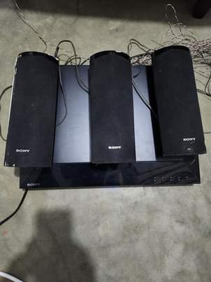 A picture of SONY DVD HOME THEATER SYSTEM