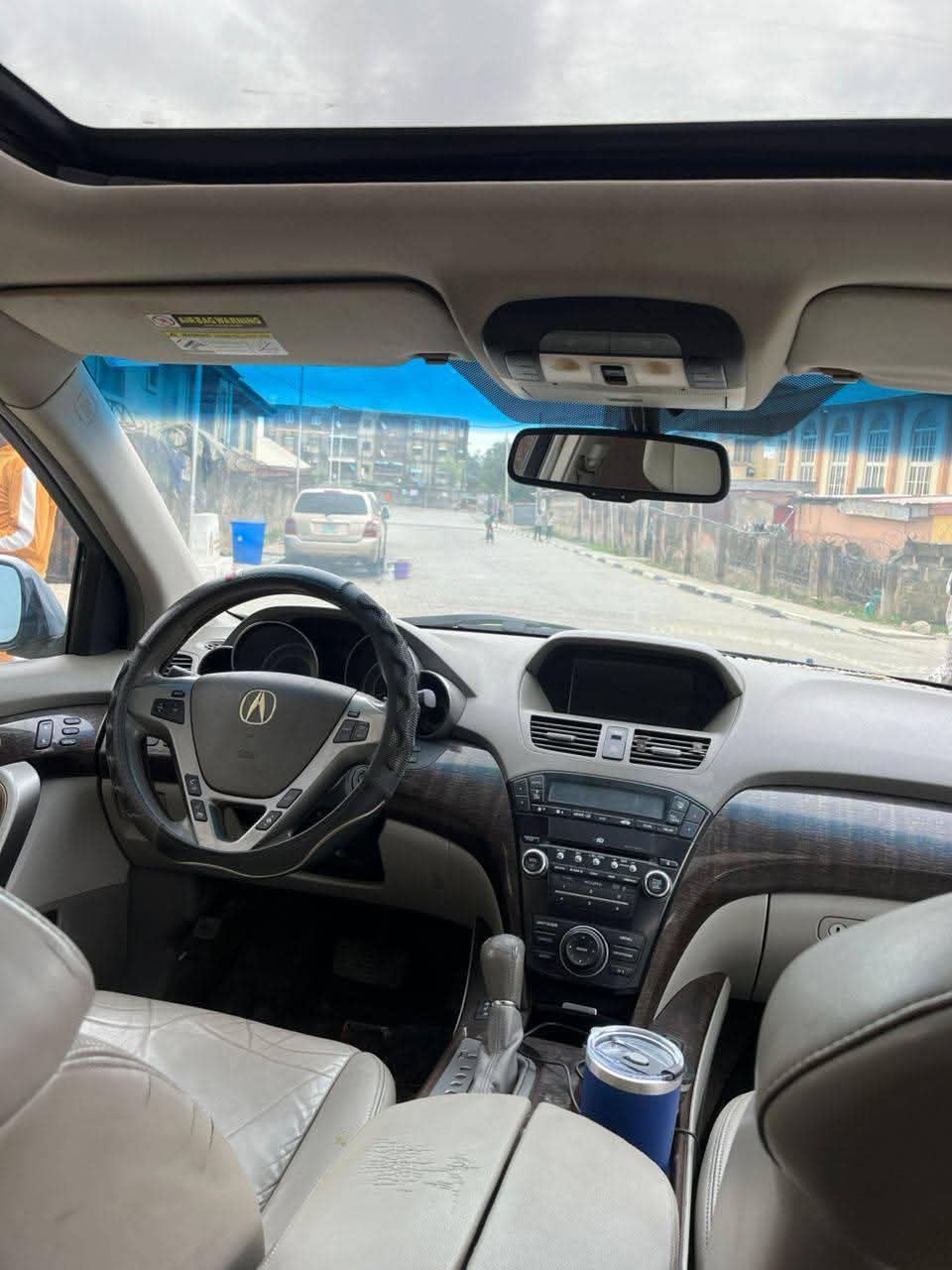 A picture of Acura MDX 2012