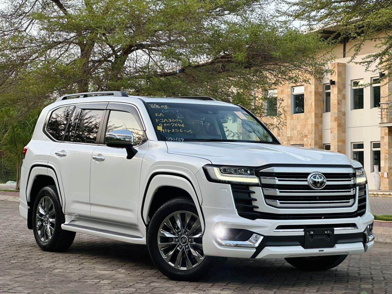 A picture of LAND CRUISER ZX 300 CHESIS PRICE 370M Registration MODELISTA GRADE