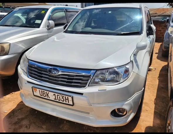 A picture of SUBARU FORESTER 2010 Push to Start Open Sunroof Clean interior
