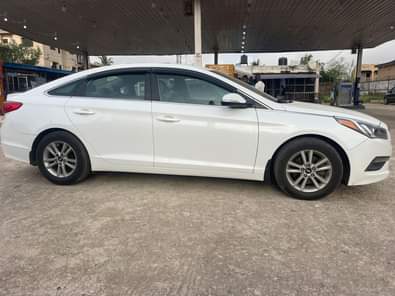A picture of Crystal clean toks Hyundai sonata 2015 model is up for
