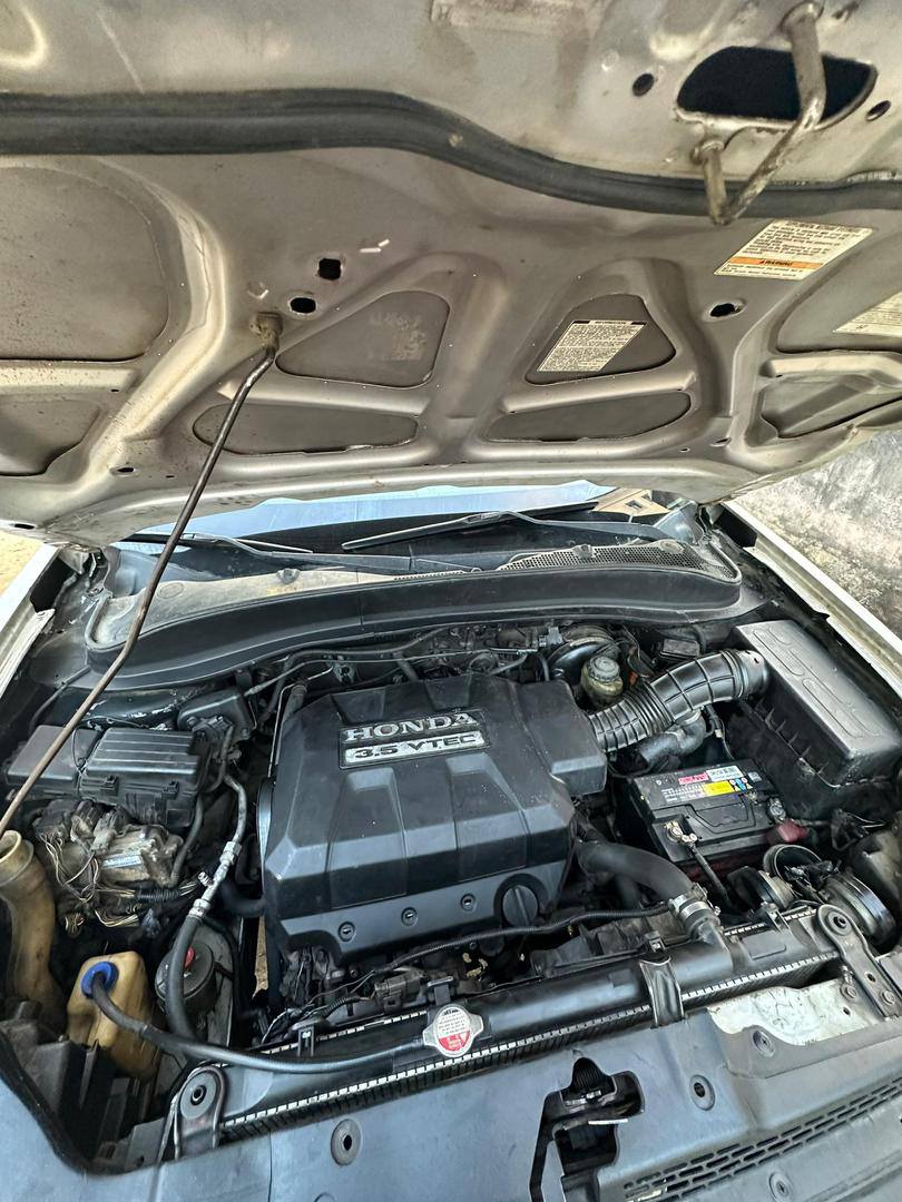 A picture of Honda Ridgeline 2006 Engine Gear and Ac are perfectly 5.8m