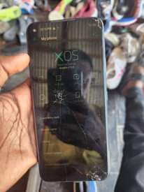 A picture of Inifinix hot 10 GB 64 imendondoka imepasuka kioo