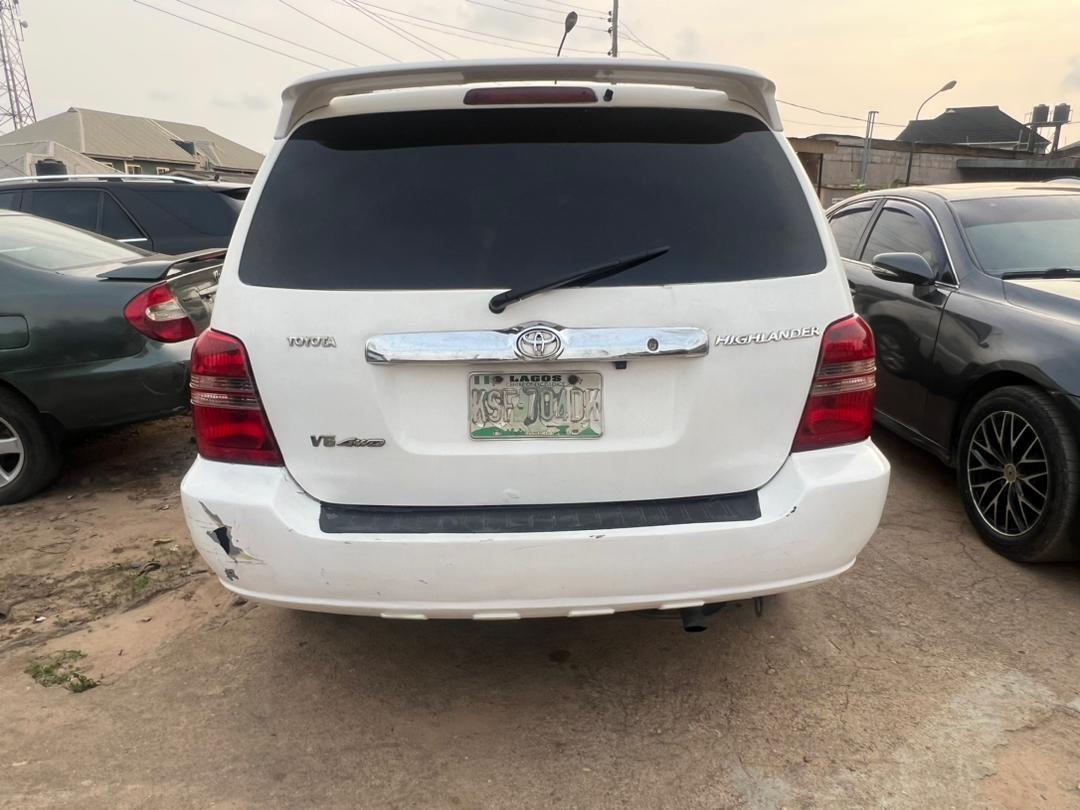 A picture of 2003 Toyota highlander