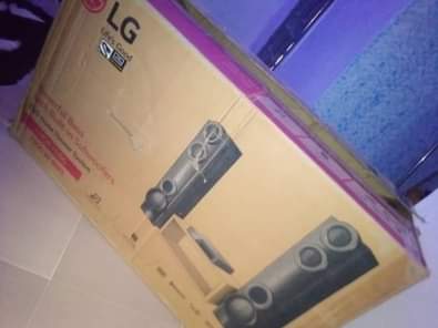A picture of Home theater system for sale urgent call or Whatsapp on