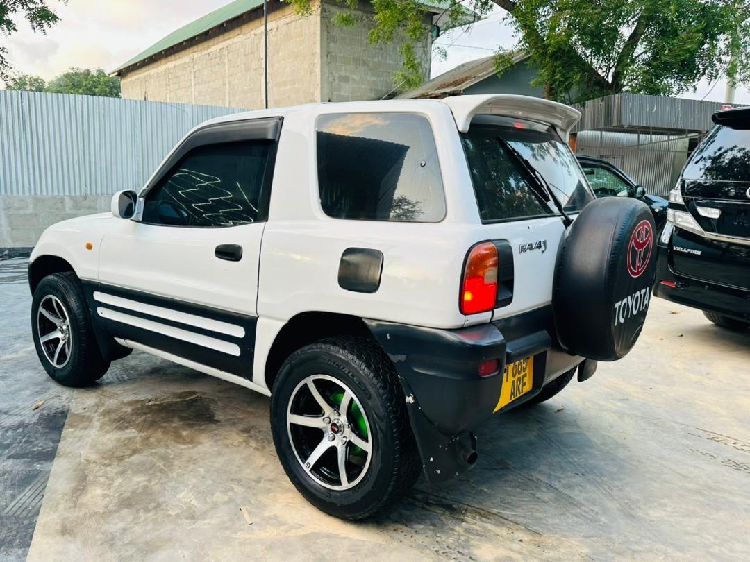 A picture of TOYOTA RAV 4 OLD