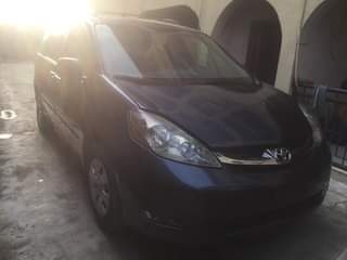 A picture of Toyota Sienna 2007