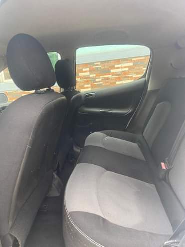A picture of Sari sari sari 206 Nigerian Assemble Normal hand manual Drive