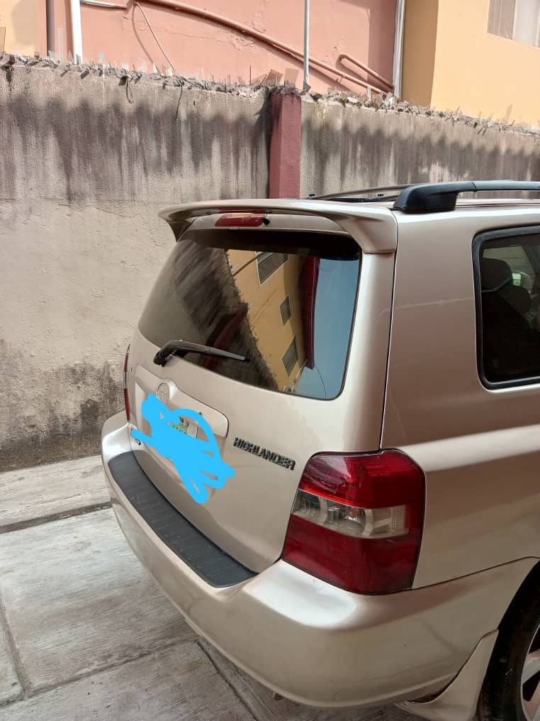 A picture of 2003 04 Toyota Highlander registered 08082389022