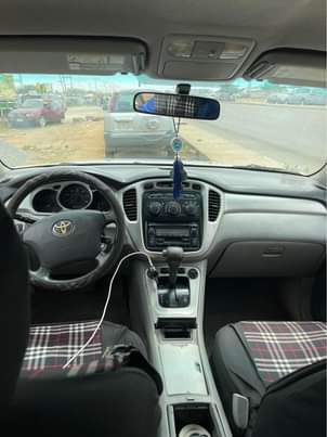 A picture of Toyota Highlander 05