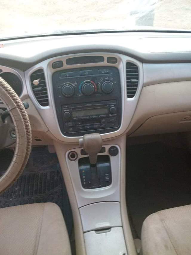 A picture of 2003 TOYOTA HIGHLANDER TOYOTA