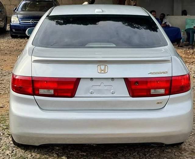A picture of Honda Accord EOD 2005 model price 2 0000 000 price