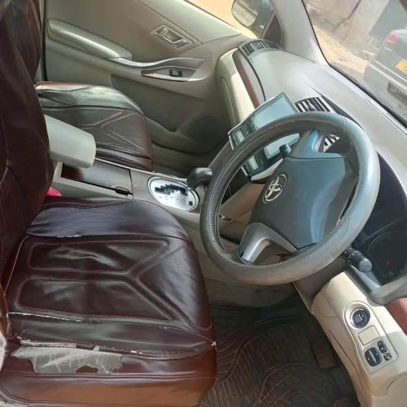 A picture of Toyota primio new model Bei 12 7ml Call WhatsApp 0767510909