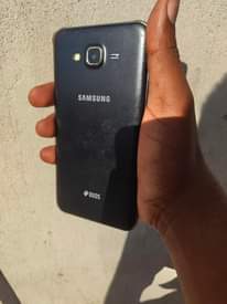 A picture of Samsung j7