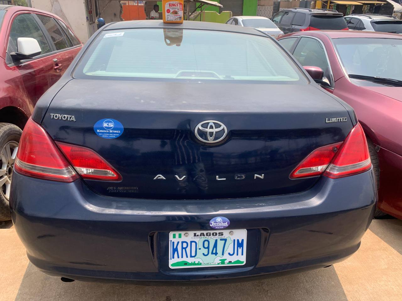 A picture of Toyota Avalon 2006 model