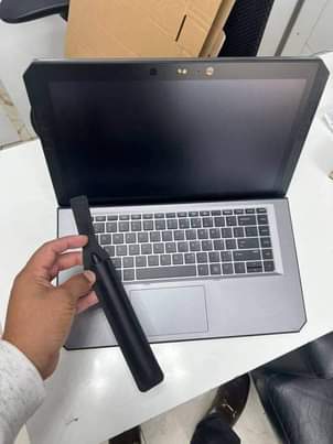 A picture of Hp Zbook x2 g4 i7 8th 32 gb 512 ssd