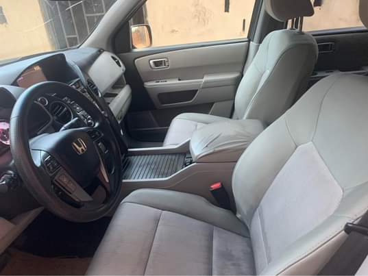 A picture of Honda pilot 2012