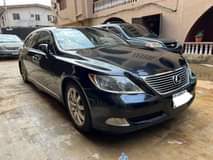 A picture of Lexus ld460 2008 model first body pan full option Engine