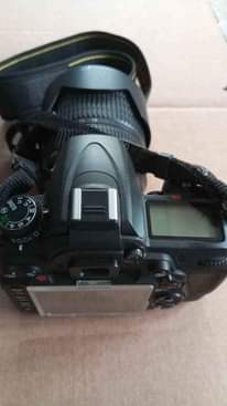 A picture of Nikon D7000 with 18 105 lense all for grab location