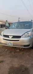 A picture of Toyota sienna 05