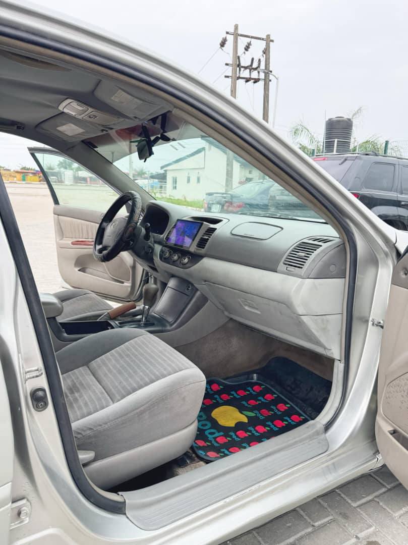A picture of Camry XLE 06