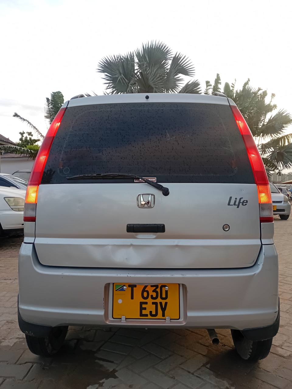 A picture of HONDA LIFE