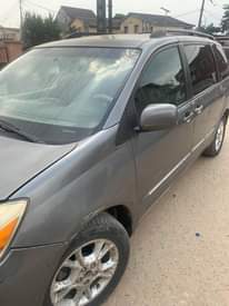 A picture of Toyota Sienna 2006