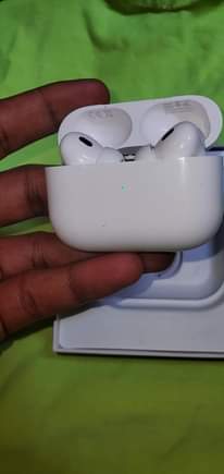 A picture of Original airpods pro UGX 200.000