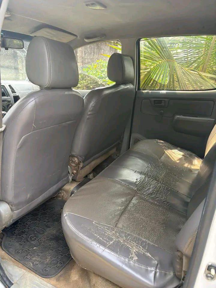 A picture of Toyota Hilux 010 model