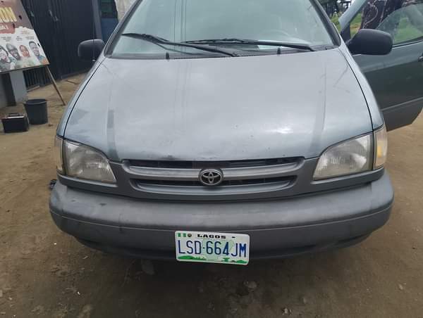 A picture of 2000 Toyota sienna Price 4 5m Location Amuwo odofin Lagos