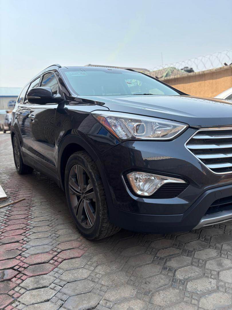 A picture of Toks 2015 Hyundai Santa Fe full option
