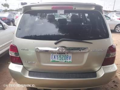 A picture of Over highest grade two rows seaters Toyota Highlander everything is