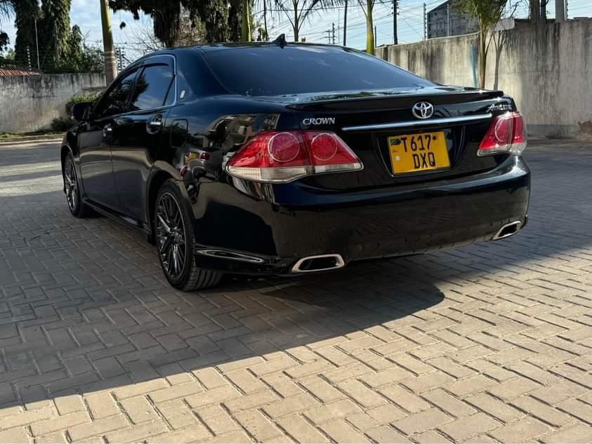 A picture of Toyota Crown Athlete 2011