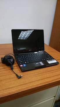 A picture of Laptop mpya accer Aspire one 722