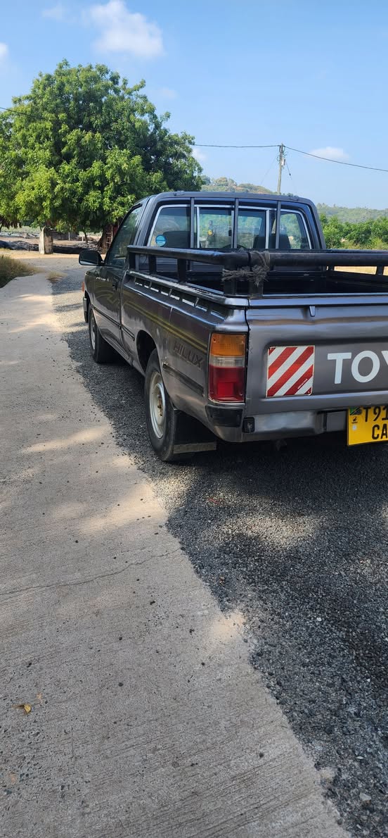 used toyota hilux
