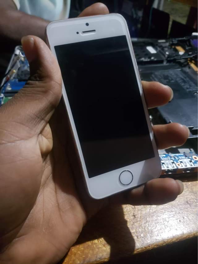 A picture of Iphone SE