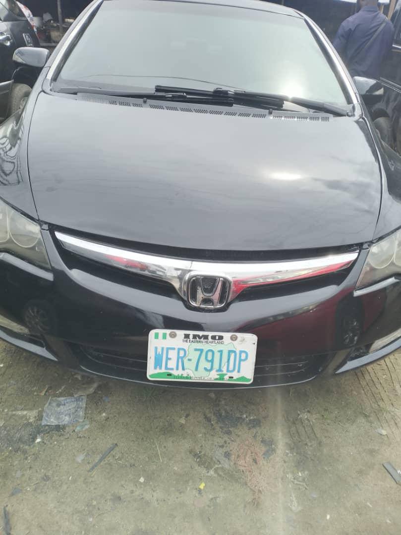 A picture of Honda Civic model 09 first flash on first body Contact