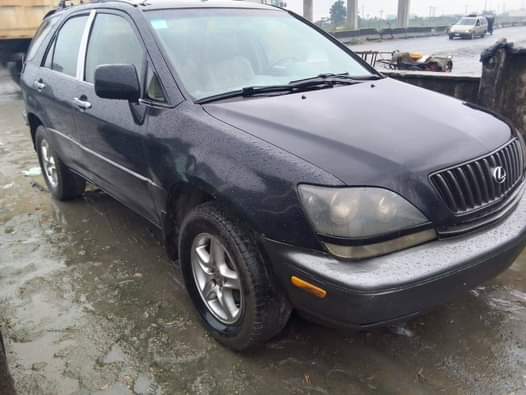 A picture of Morning market Sharp lexus Rx 300 Engine sound Gear working