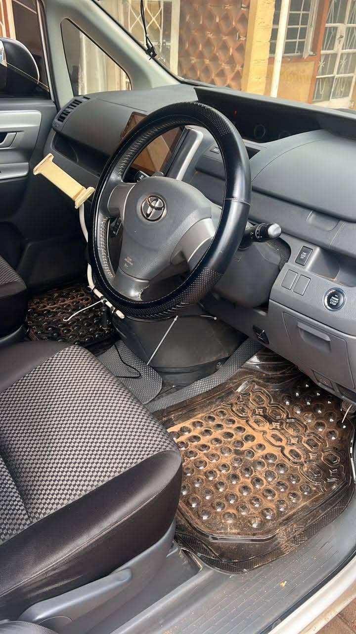 A picture of Available Uhs 12m 0702549830
