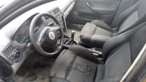 A picture of Volkswagen golf Neatly used car engine and manual gear working